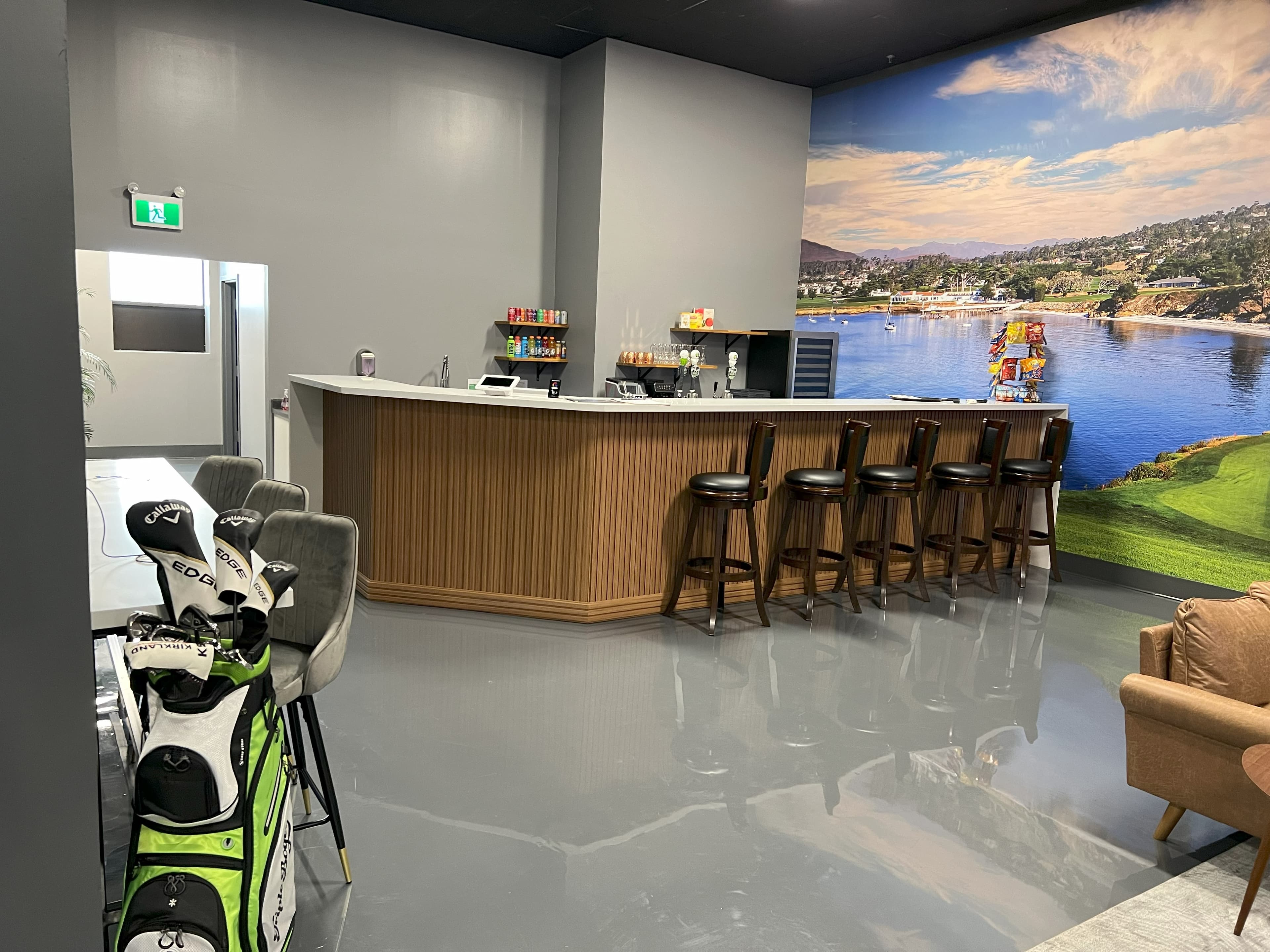 Mulligans Indoor Golf