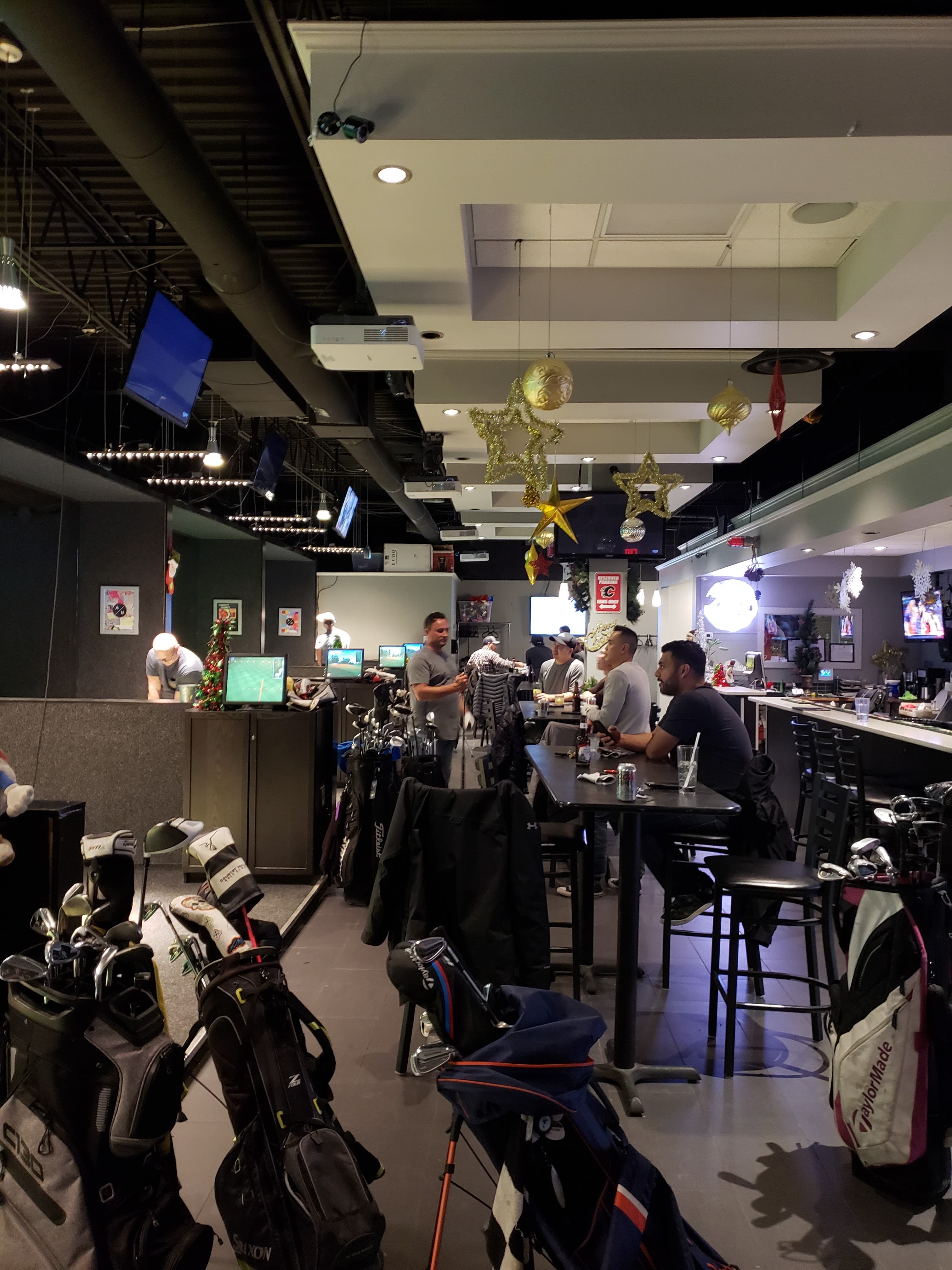 Metro Fairway Indoor Golfing - Image 5