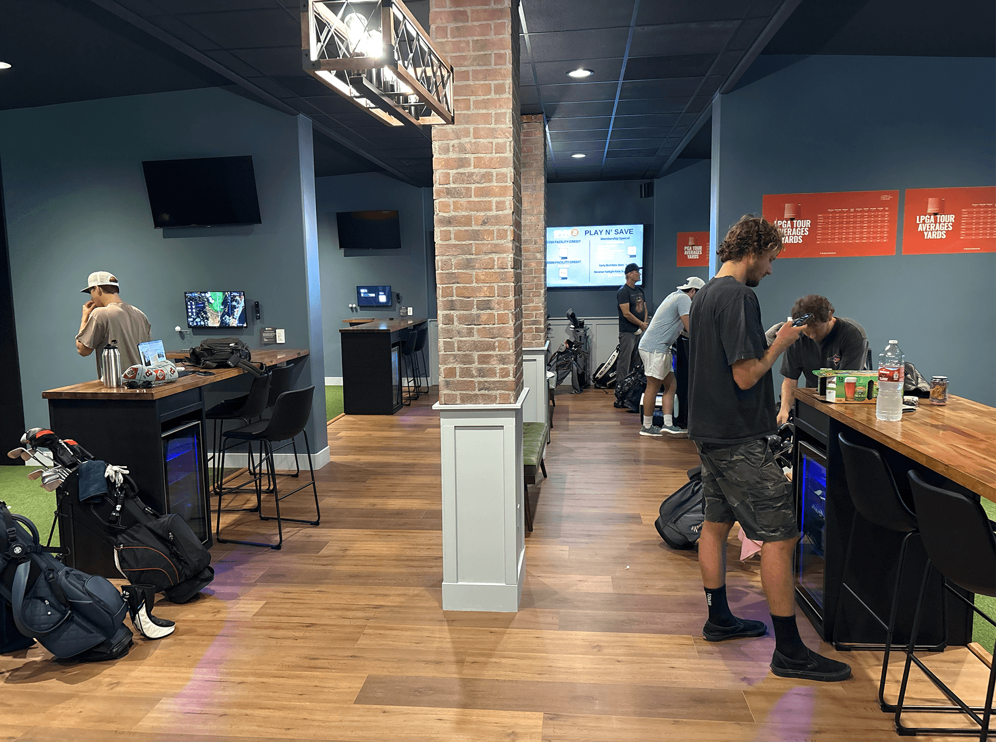 SVN2 Indoor Golf Malibu - Image 2