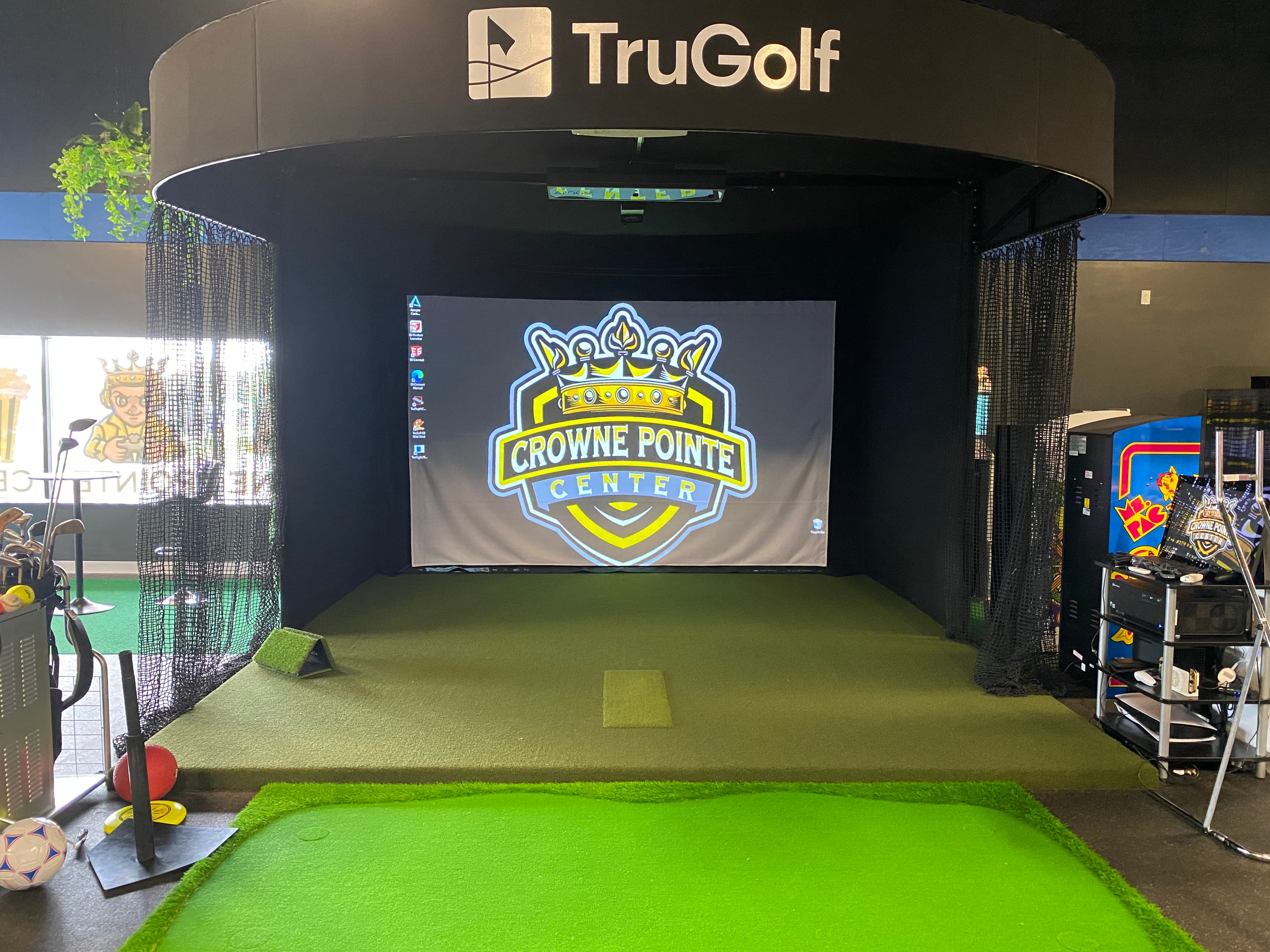 Virtual Links Golf Clubhouse at Crowne Pointe Center - Image 2