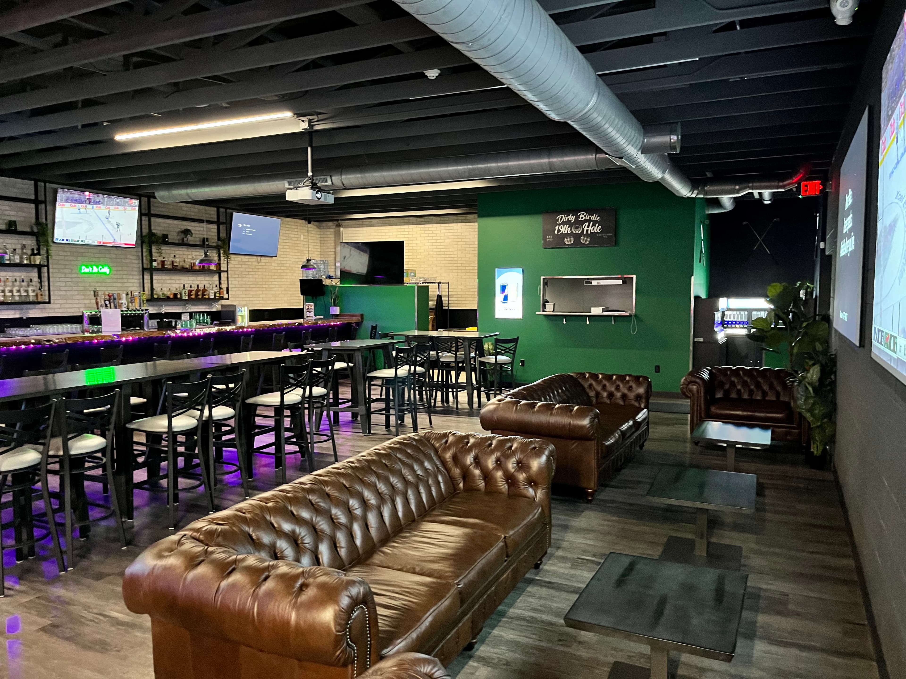 Dirty Birdie Lounge & Golf Bar - Image 7