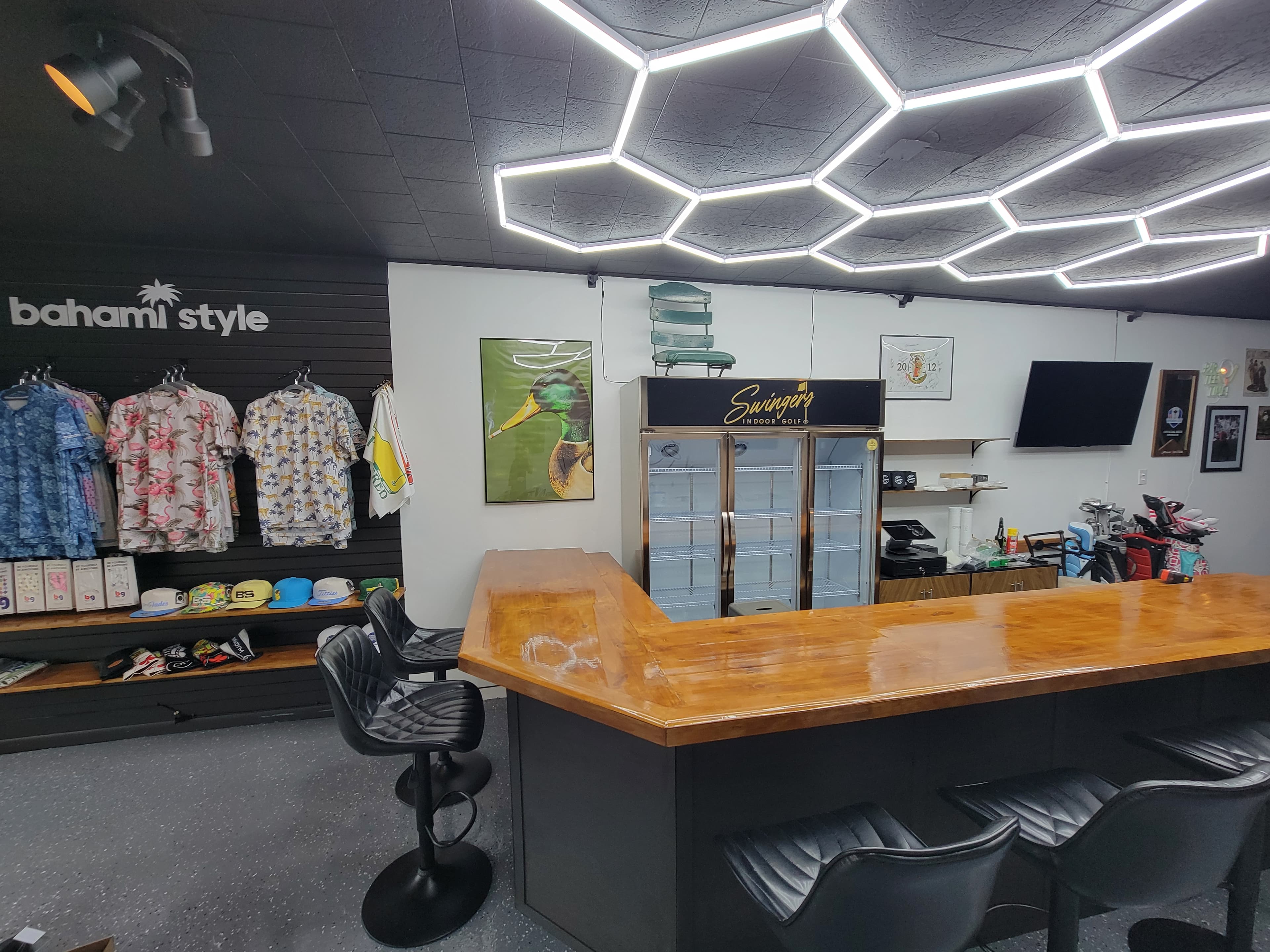 Swingers Indoor Golf - Image 1