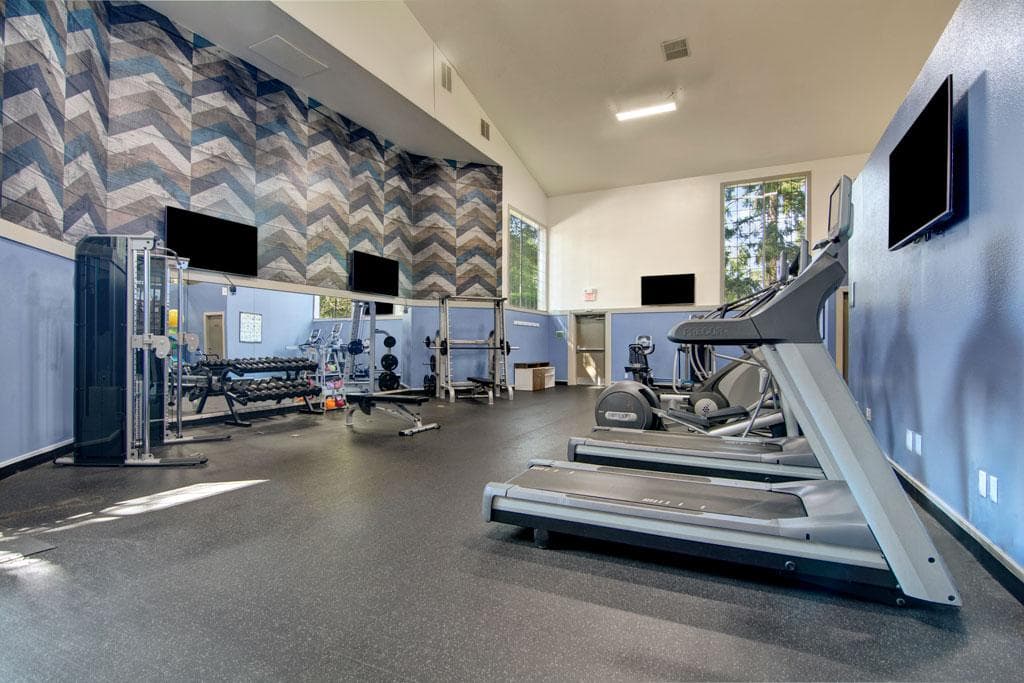 On The Green at Harbour Pointe Apartments - Image 10