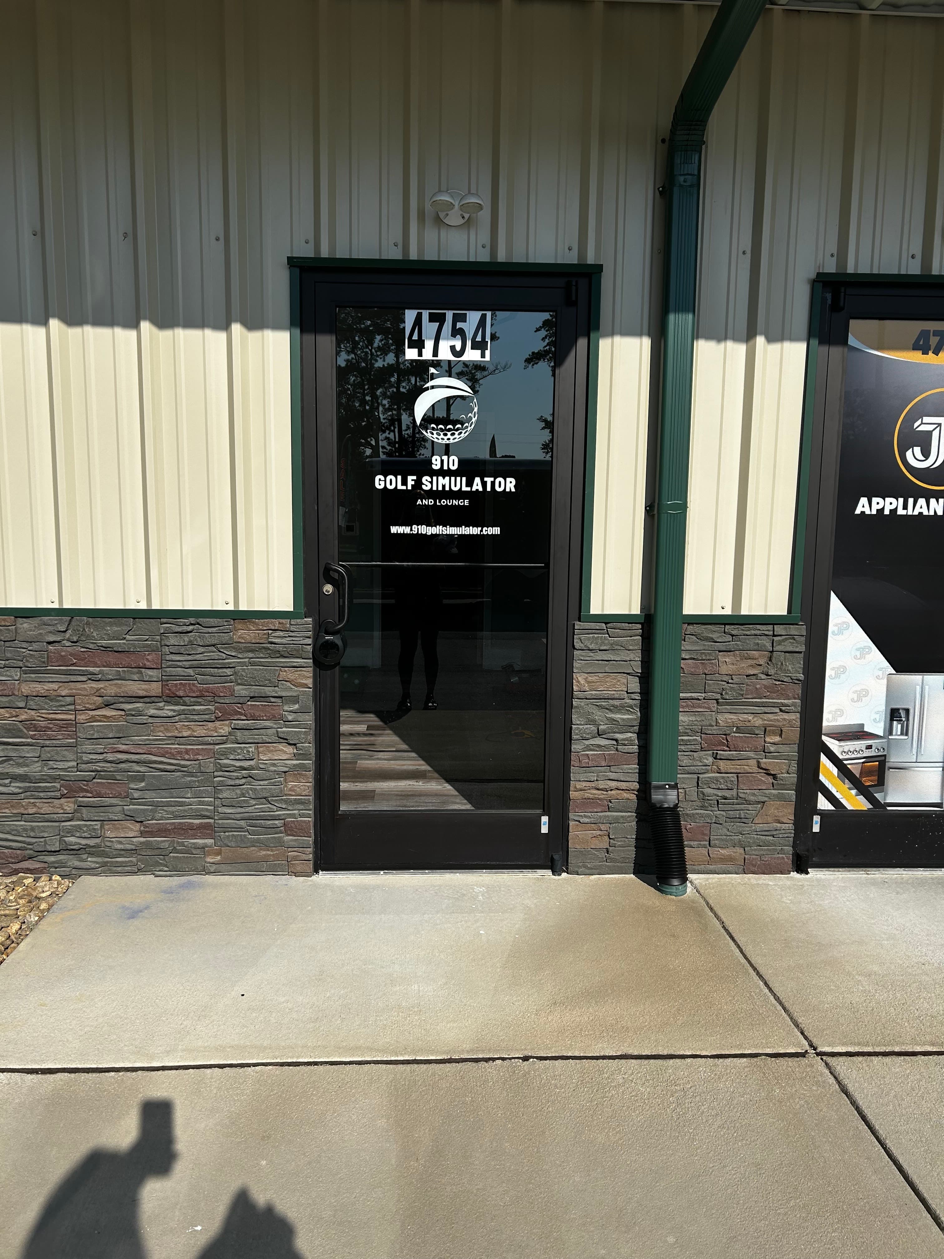 910 Golf Simulator and Lounge - Image 7