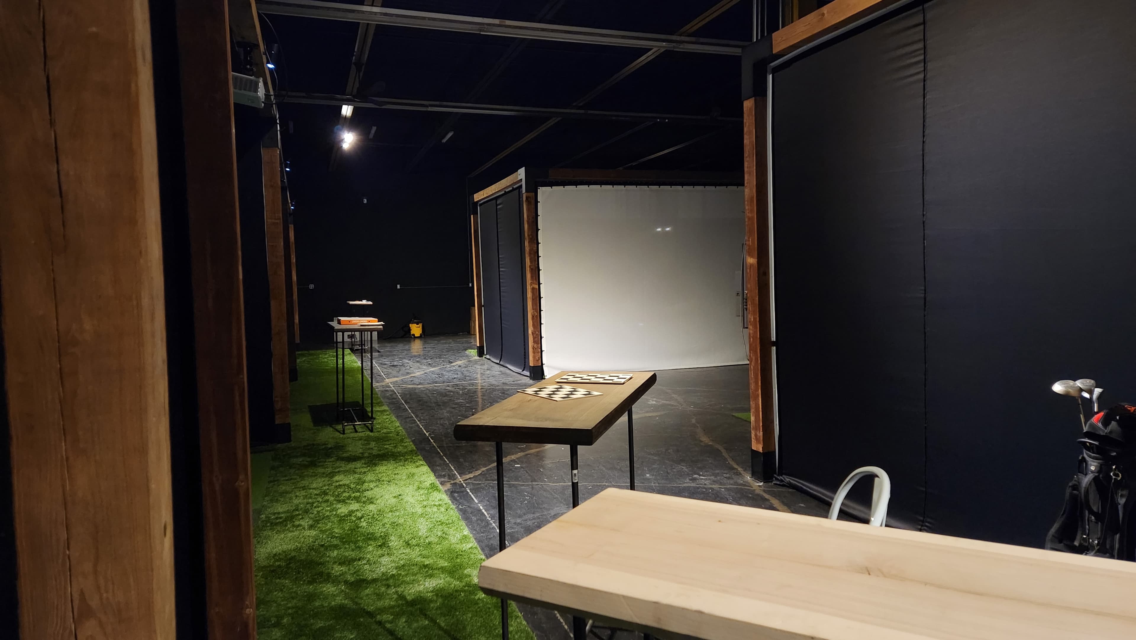 The Mad Hitter Indoor Golf Lounge - Image 1