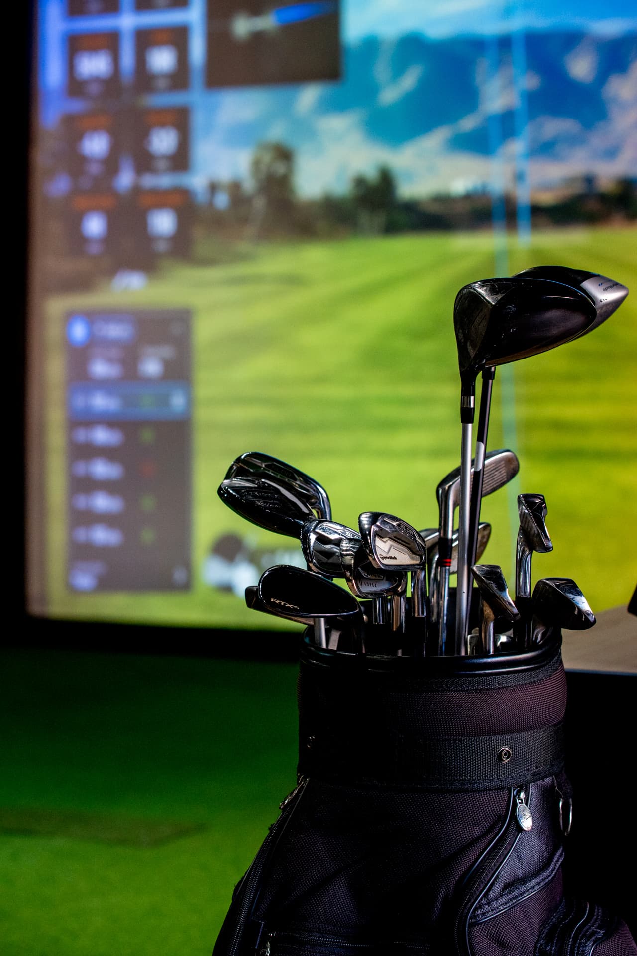 6ix Iron Indoor Golf - Downtown - Image 5