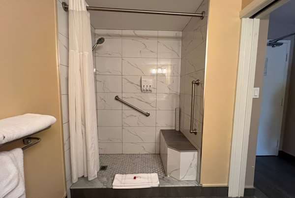 Ramada by Wyndham London - Image 5