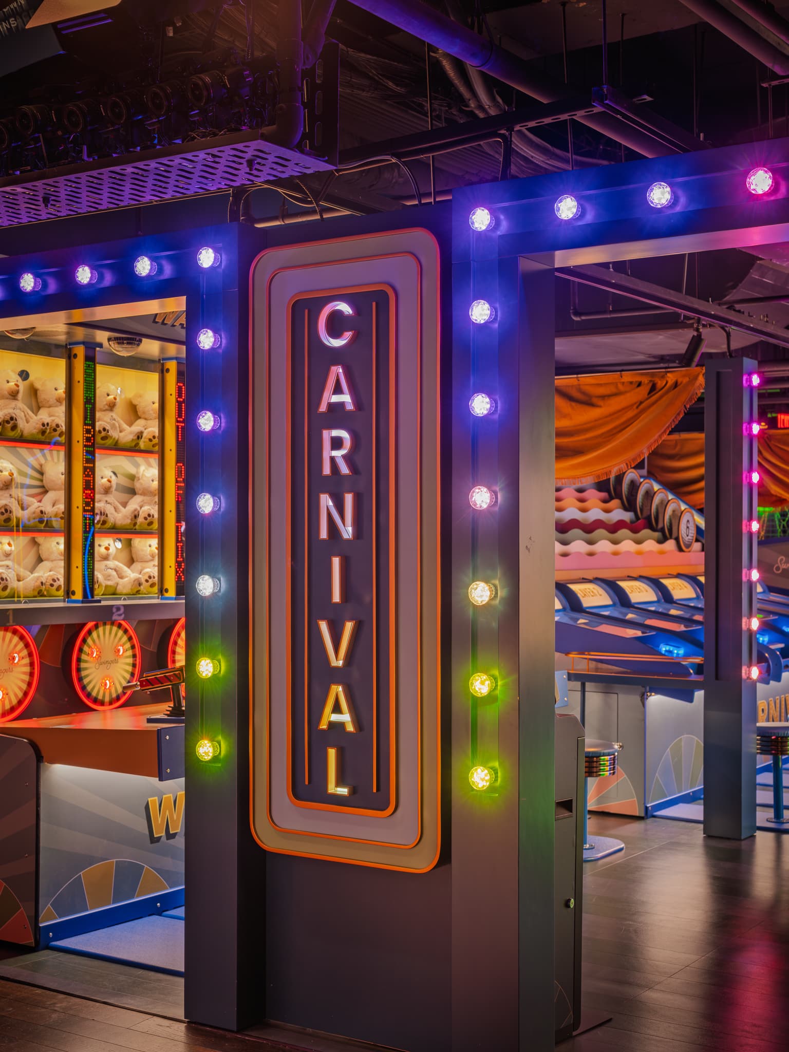 Swingers Back Bay - Image 5