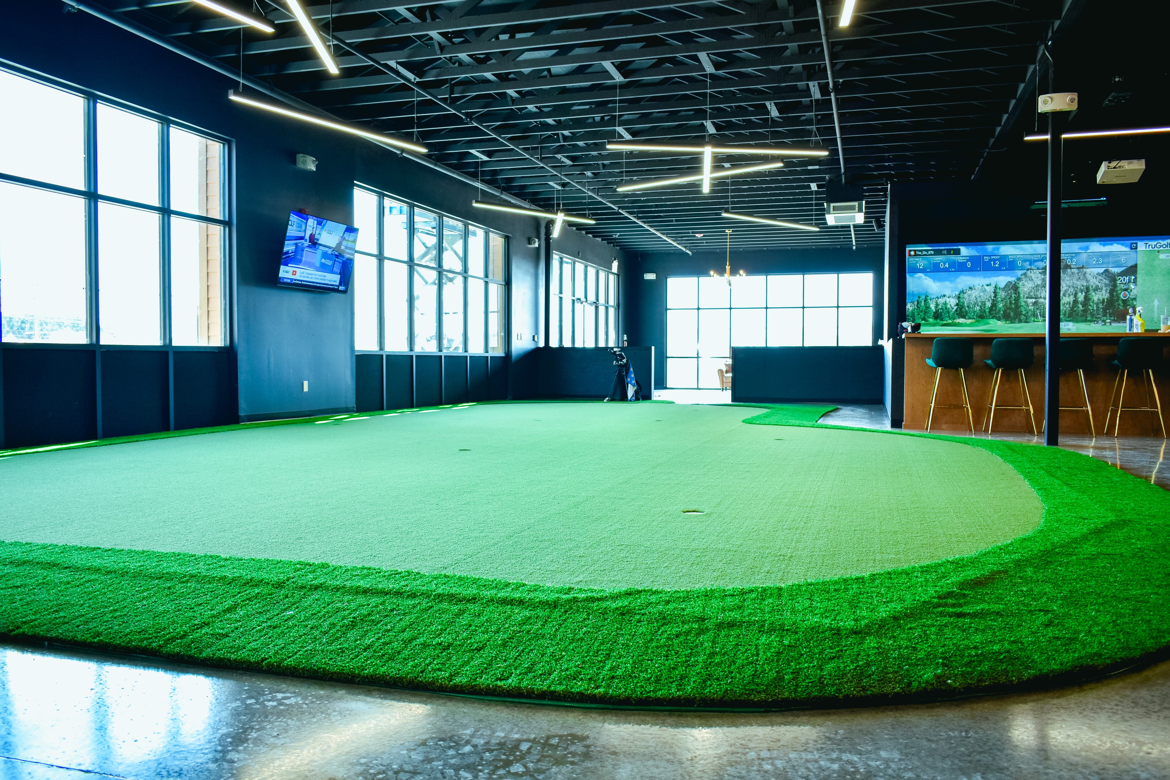 Divots Golf Lounge - Image 3