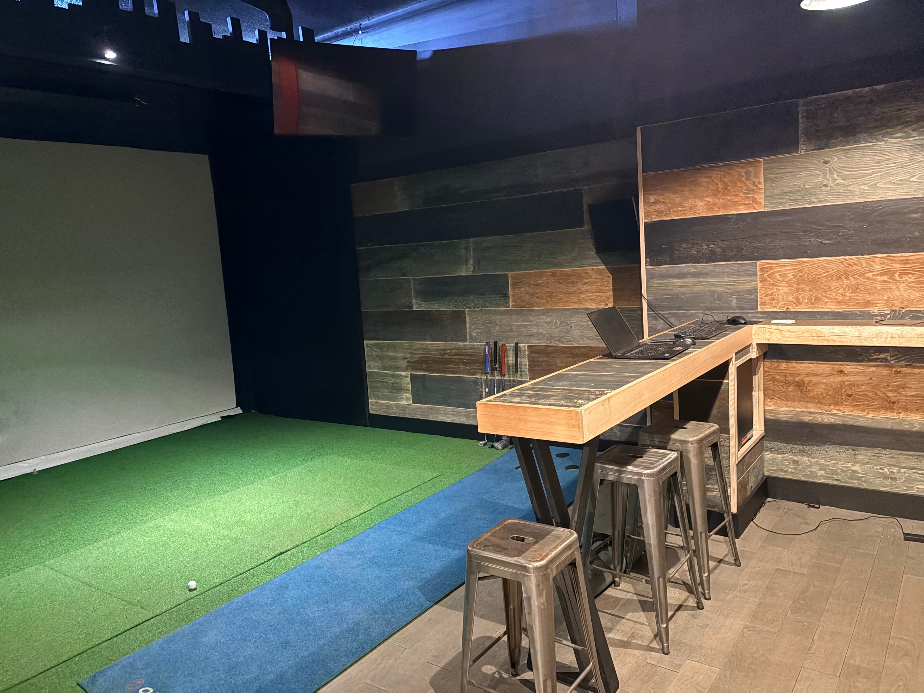 Play Thru Golf Lounge - Image 5