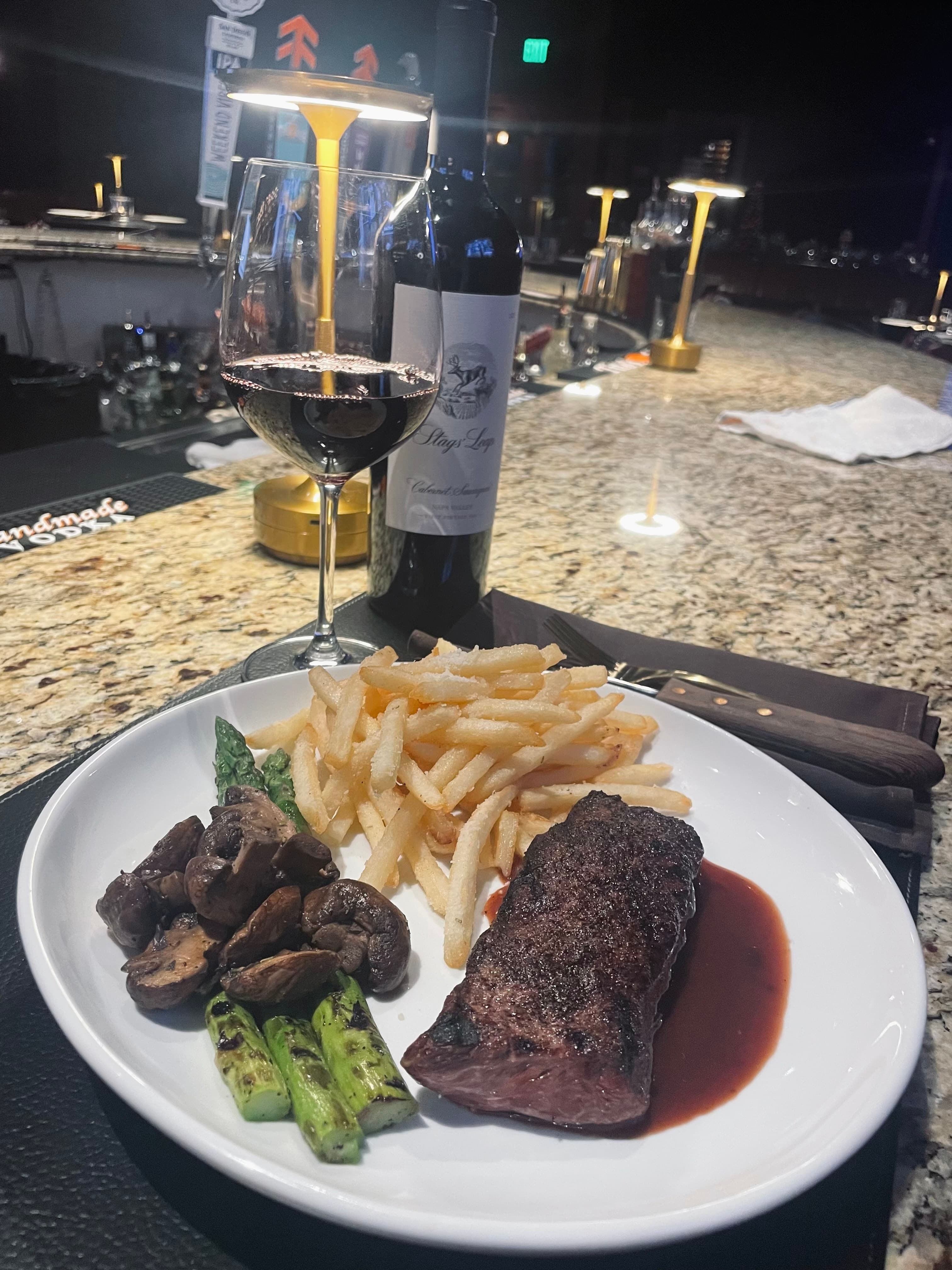 Stingers Golf Lounge - Restaurant, Bar & Simulators - Image 8