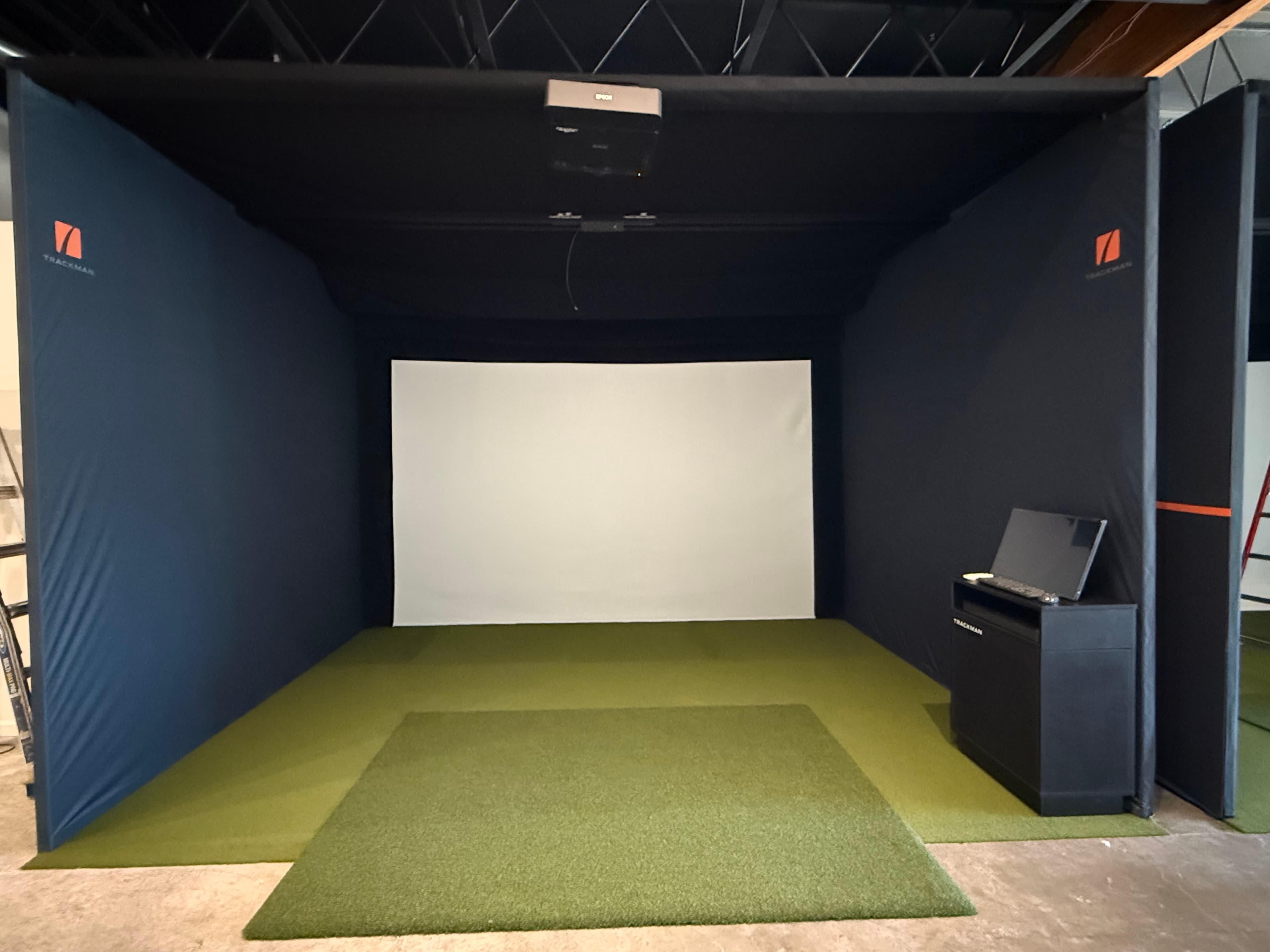 Salmon Creek Indoor Golf Club - Image 7