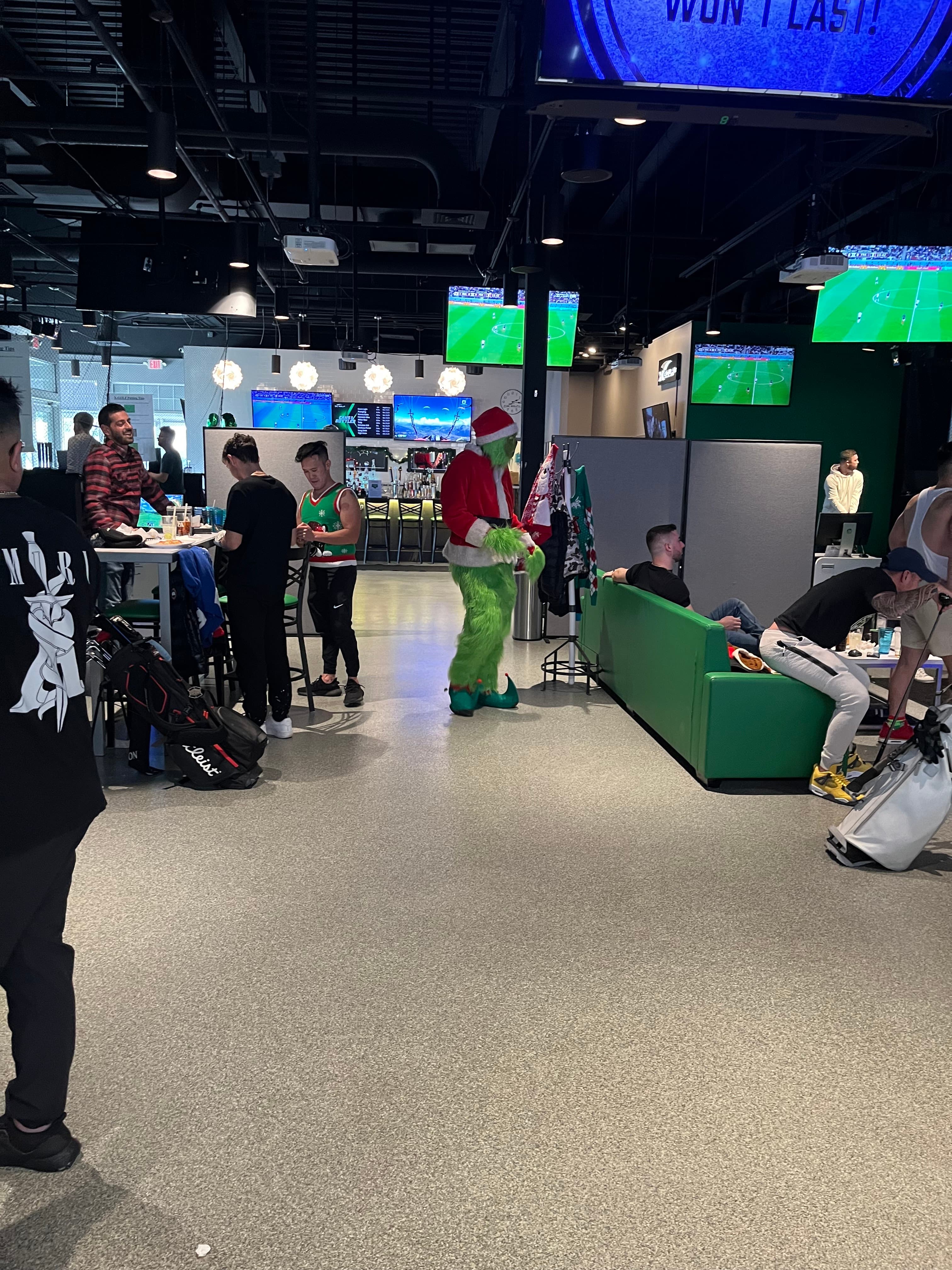 X Golf Wayland: Indoor Golf Simulator & Virtual Golfing - Image 5