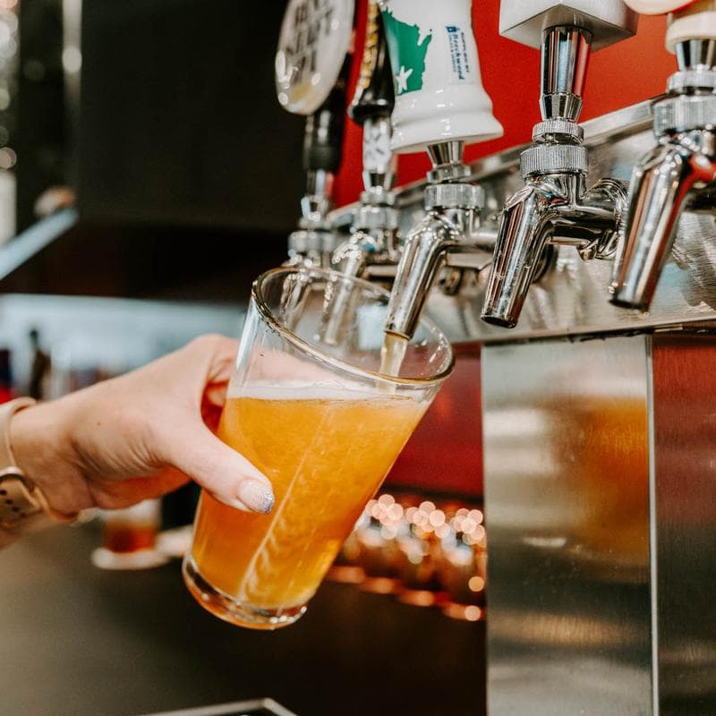 Links and Drinks Indoor Golf and Sports Bar - Image 8