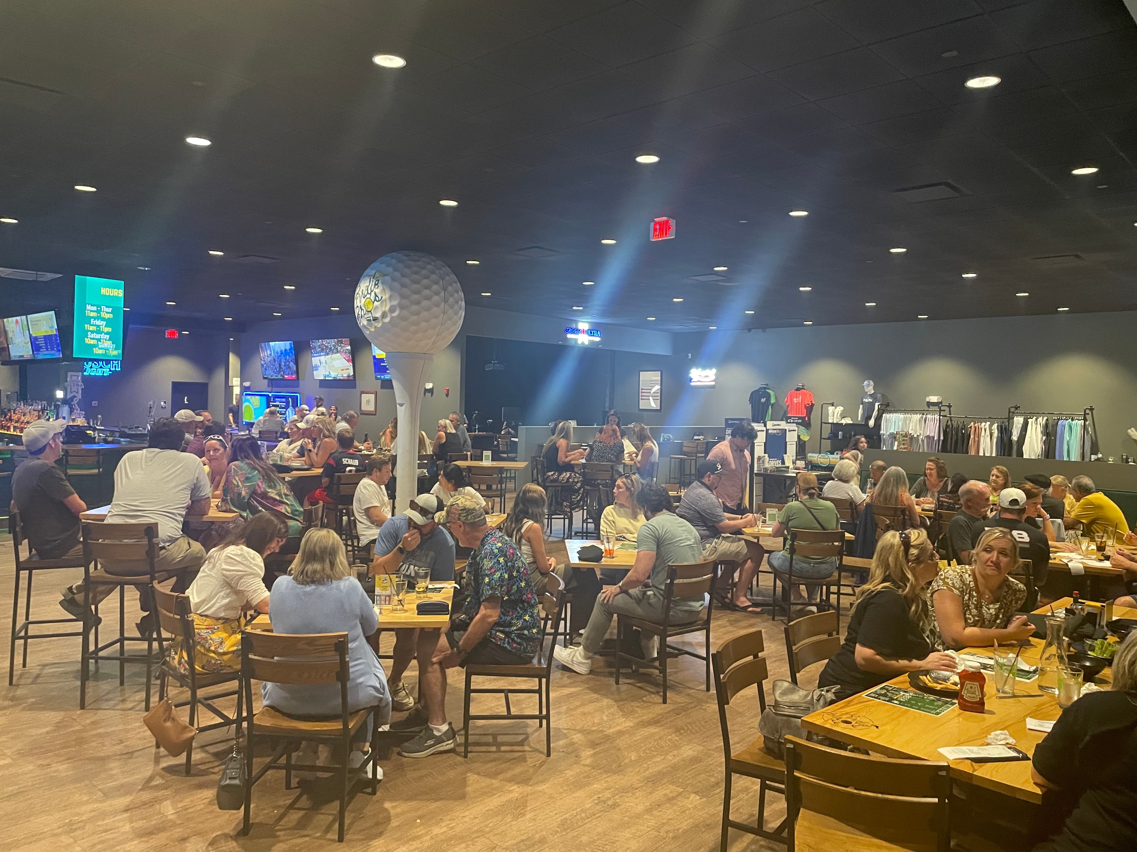 Birdie Bros Bar & Restaurant - Image 4