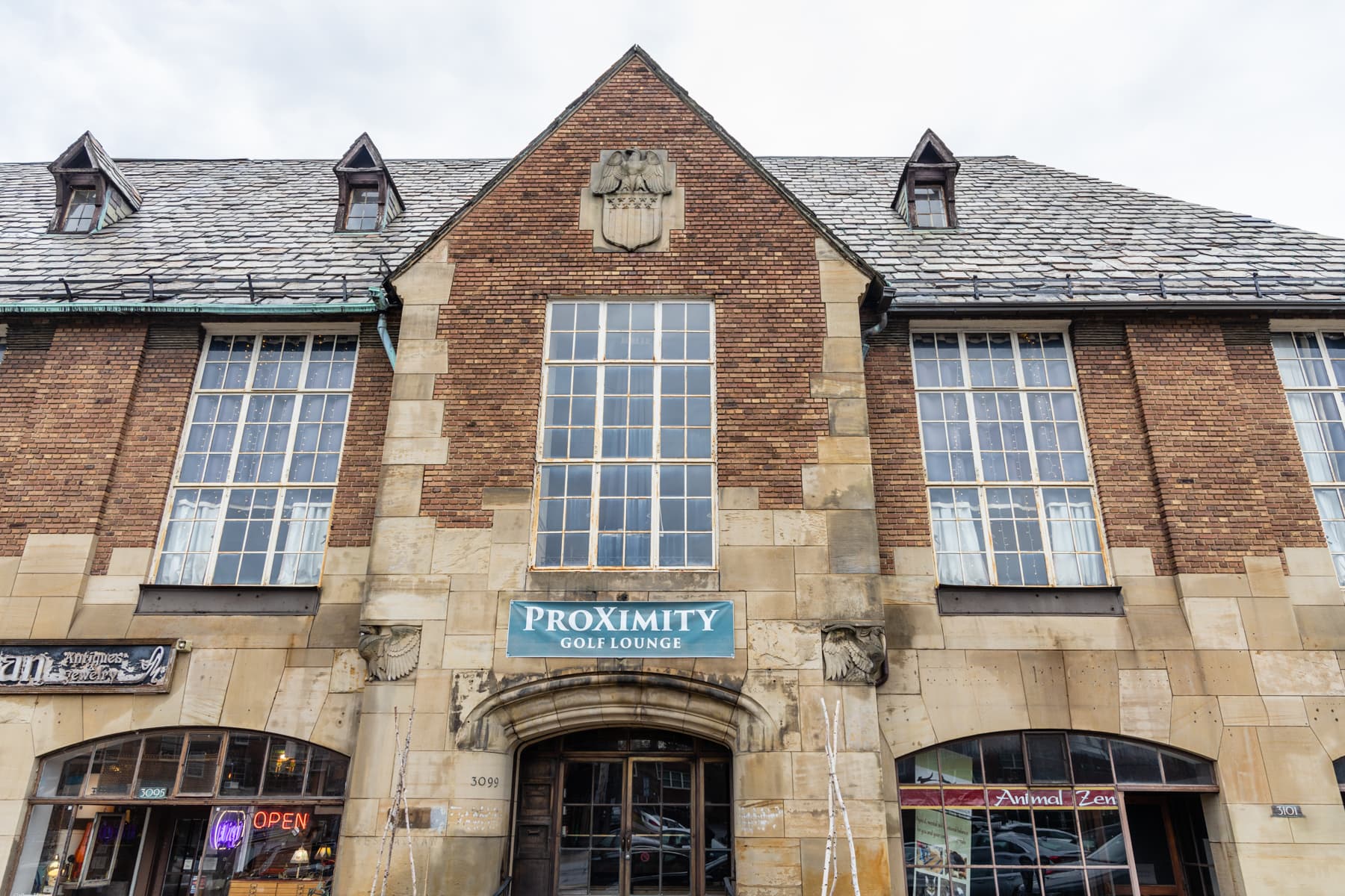 ProXimity Golf Lounge - Image 10