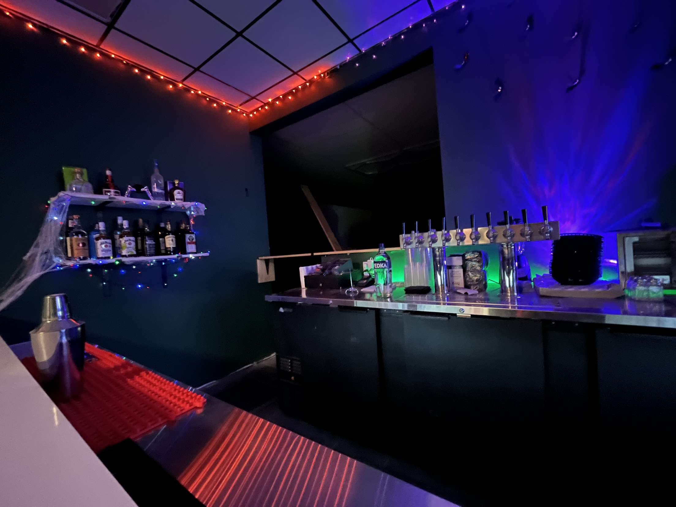 Green Room Sports Lounge - Image 5