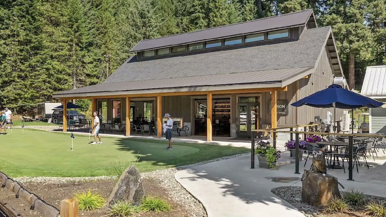 The 9 Iron Bar and Grill - Image 2