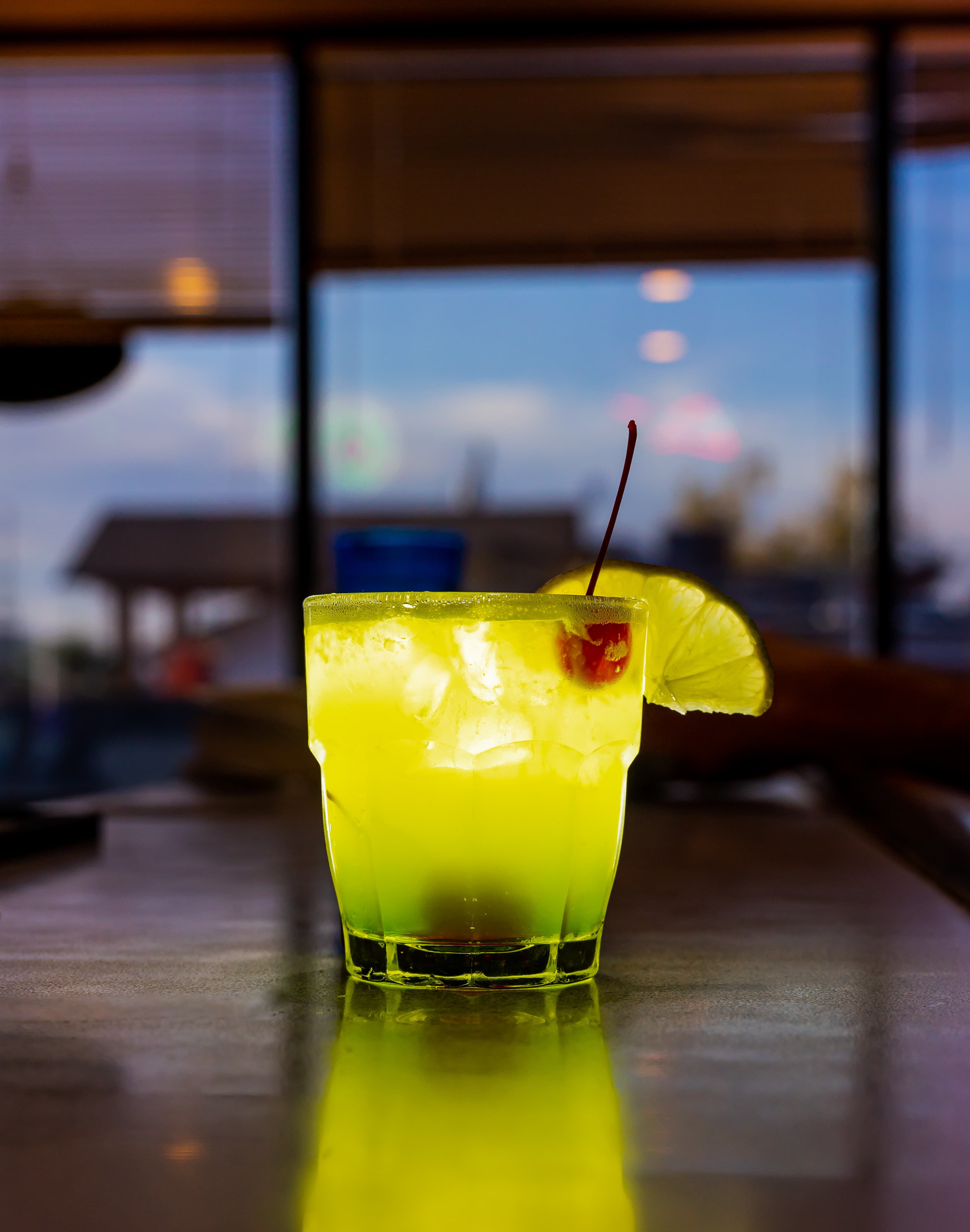 Roxy's Bar & Grill - Image 3