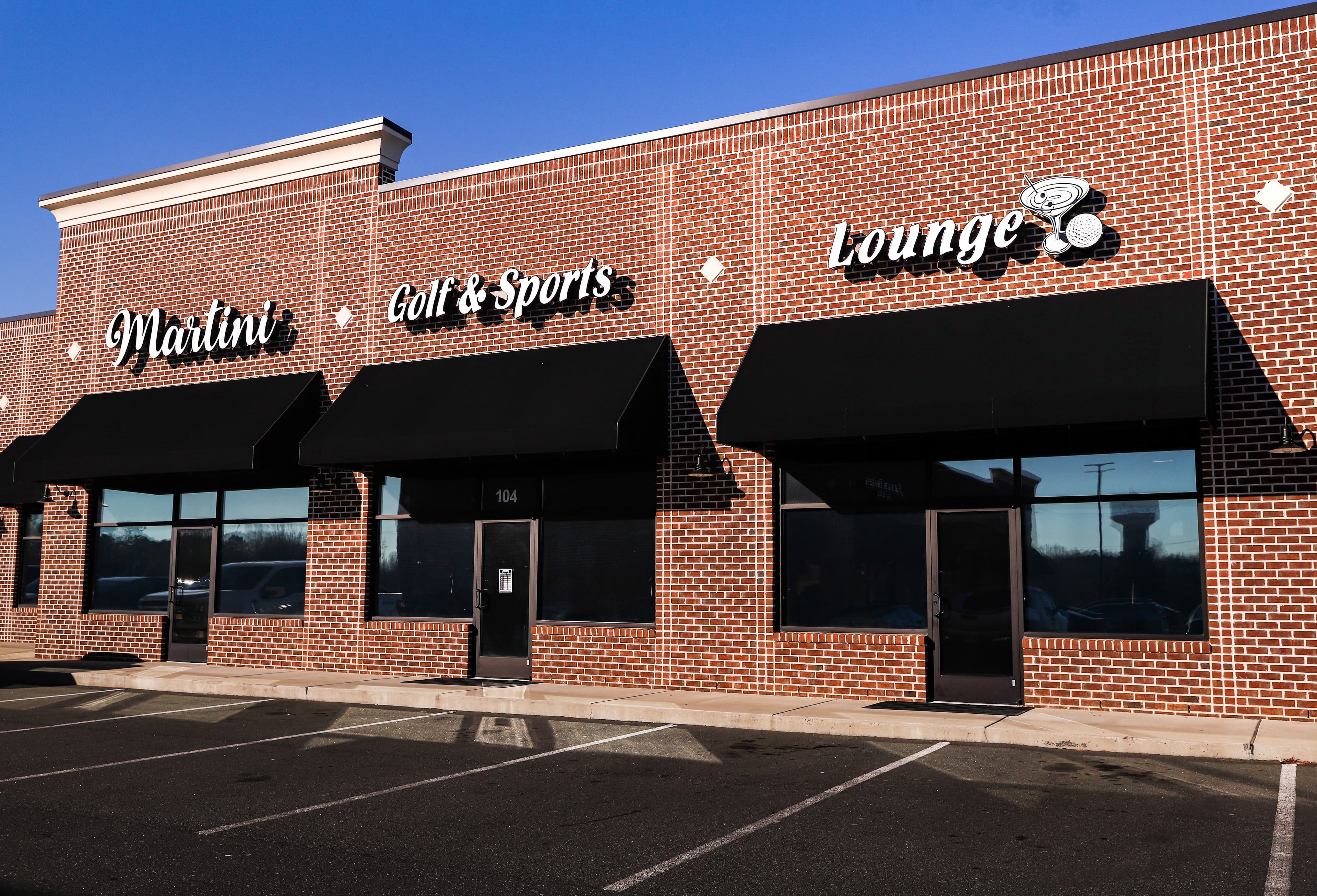 Martini Golf & Sports Lounge - Image 1