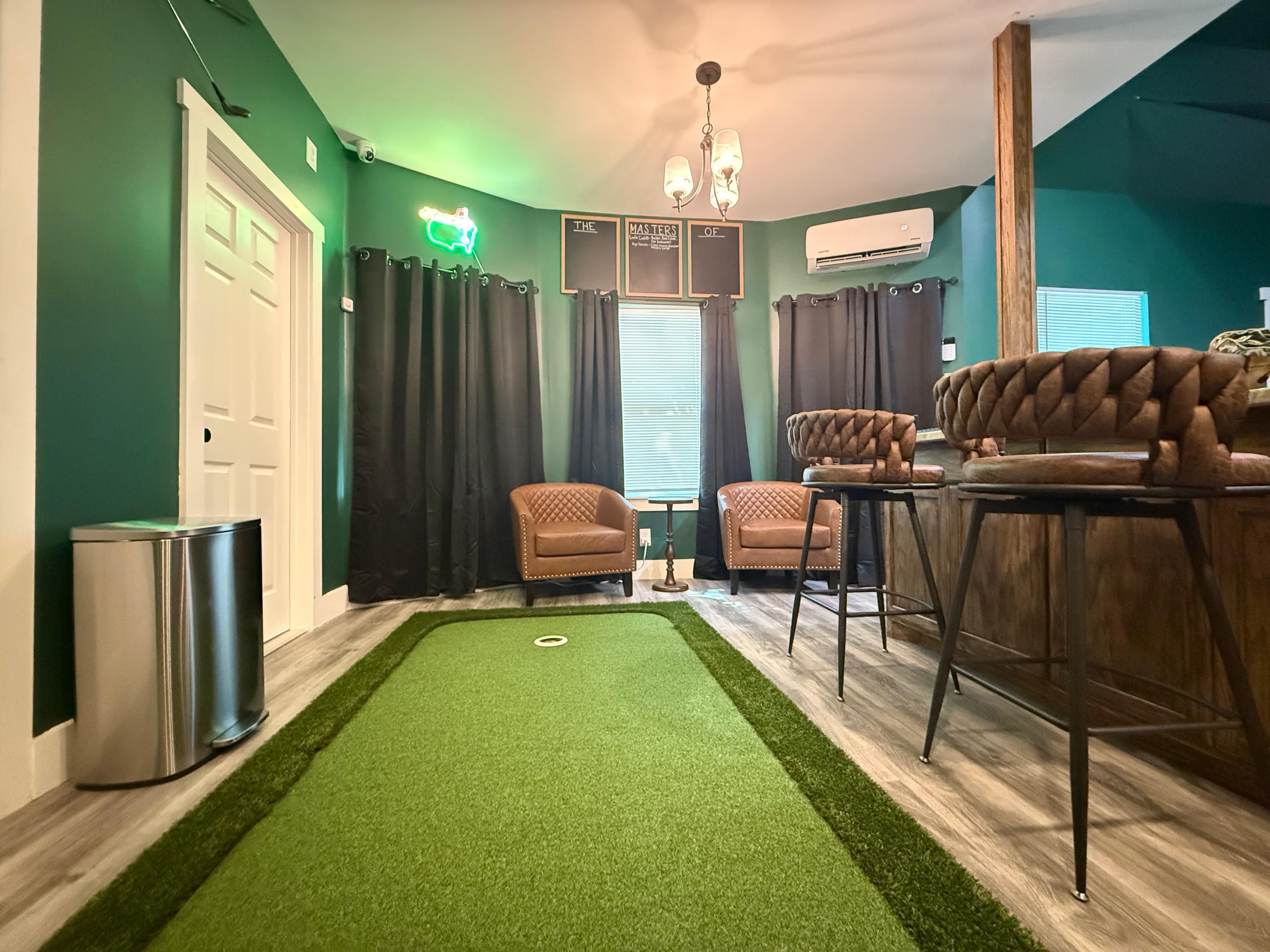 The Masters Lounge - Image 2