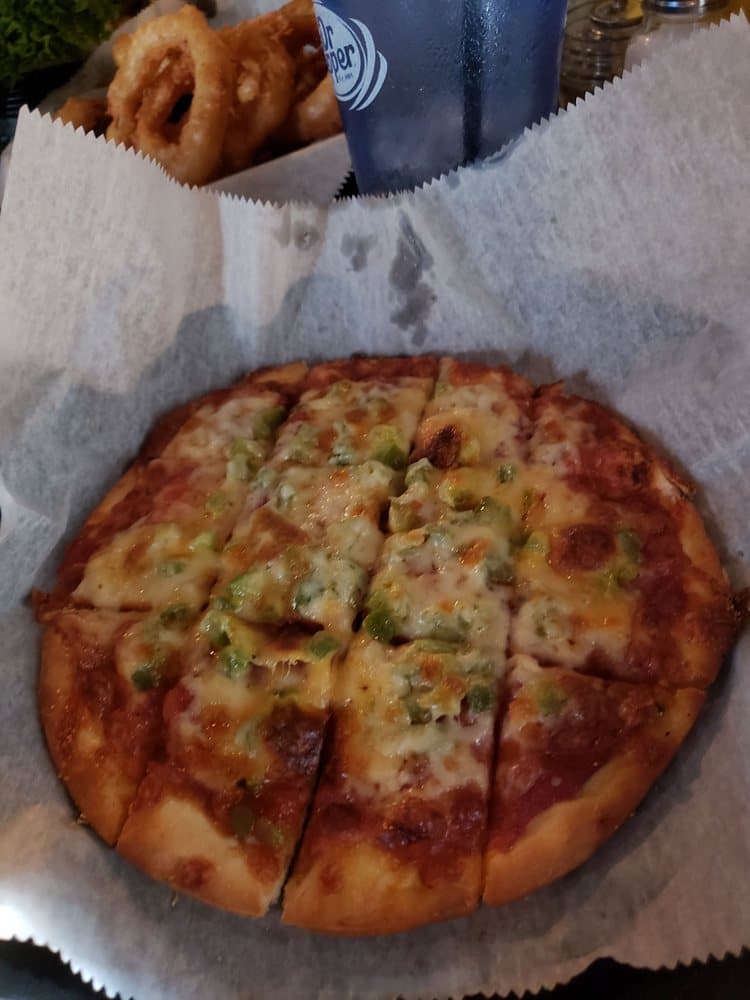 Oliver's Pizza & Pub North - Image 2