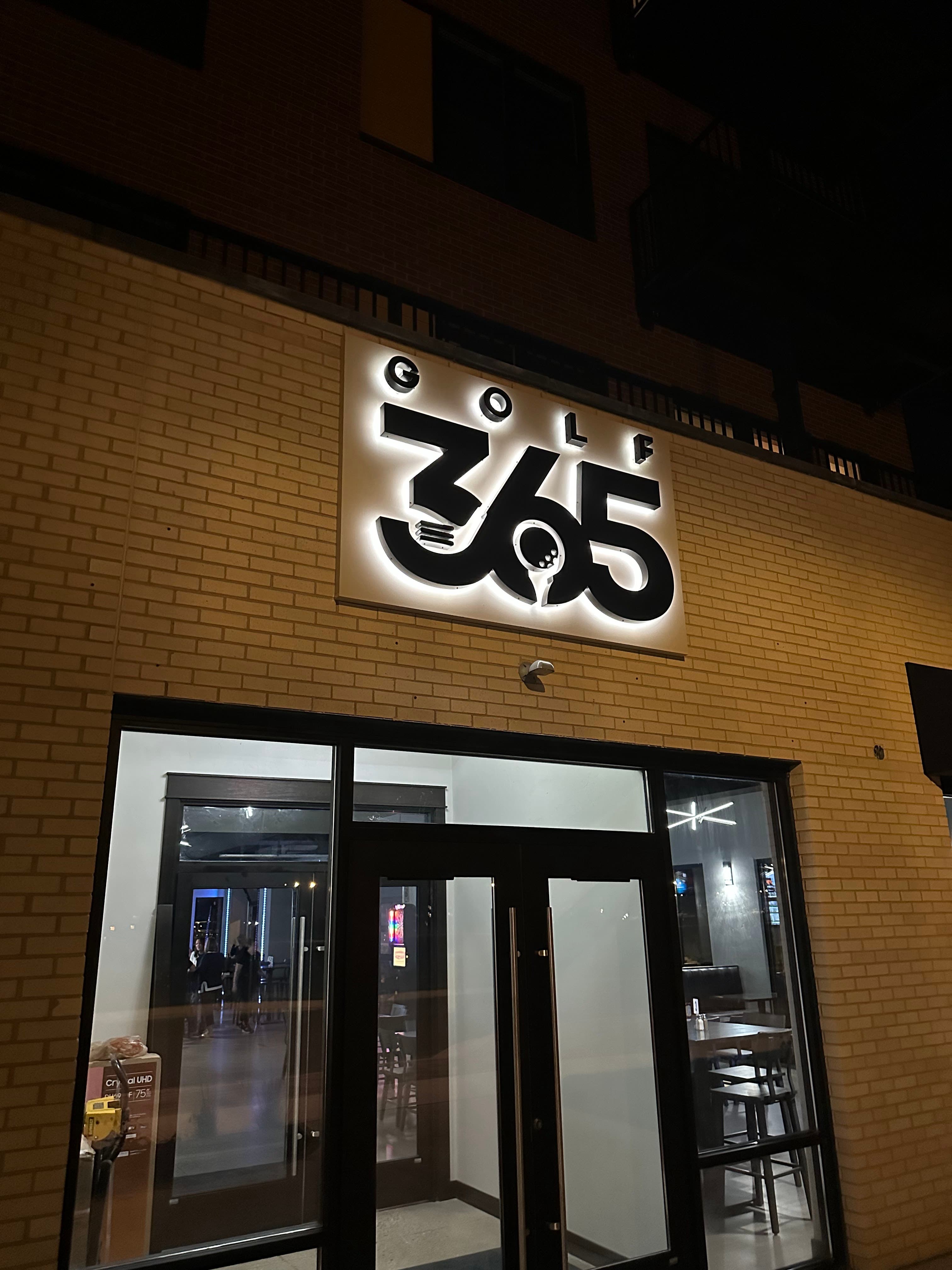 Golf 365 North Town - Image 9