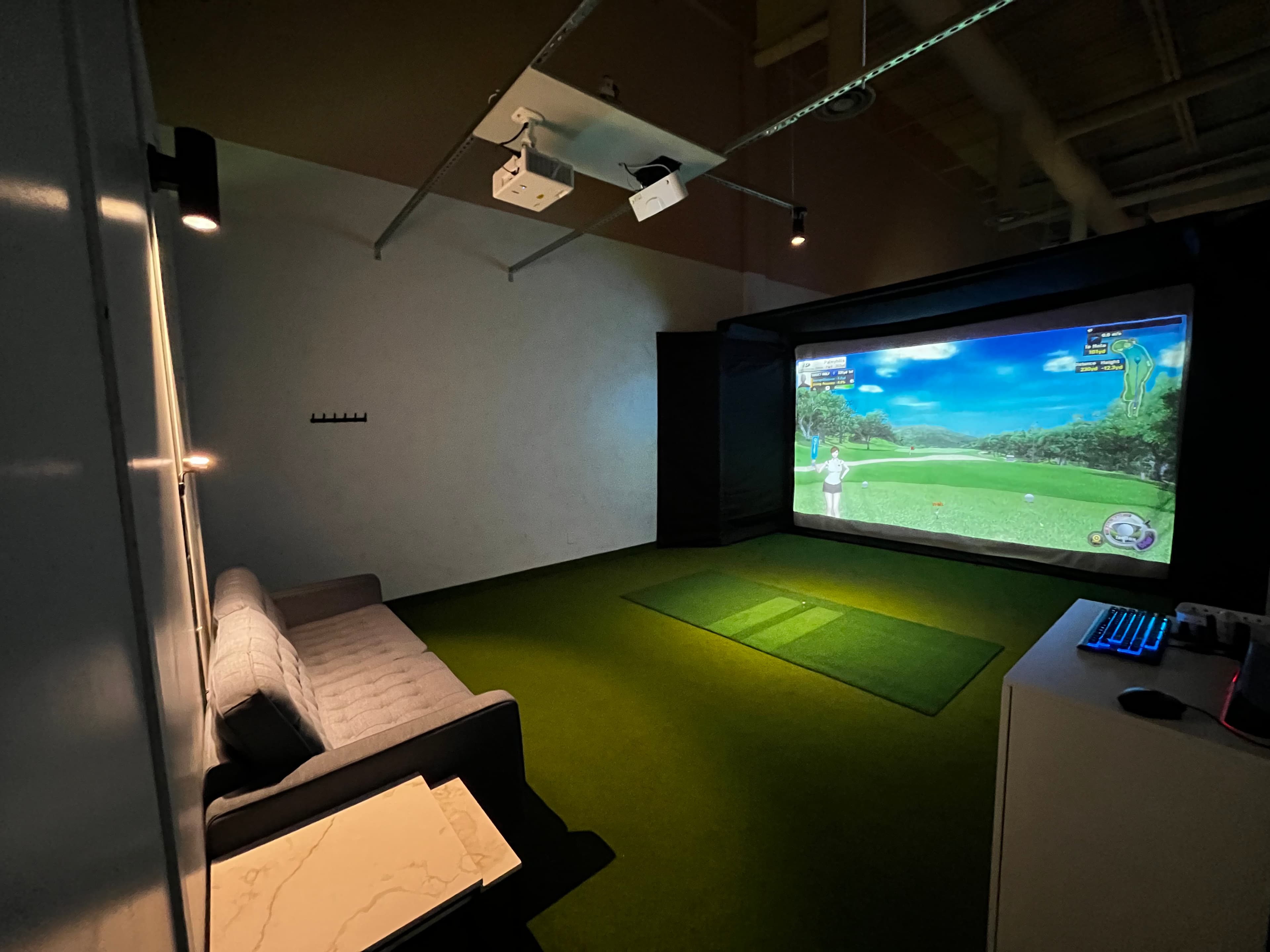 TARGET Indoor Golf - Image 1