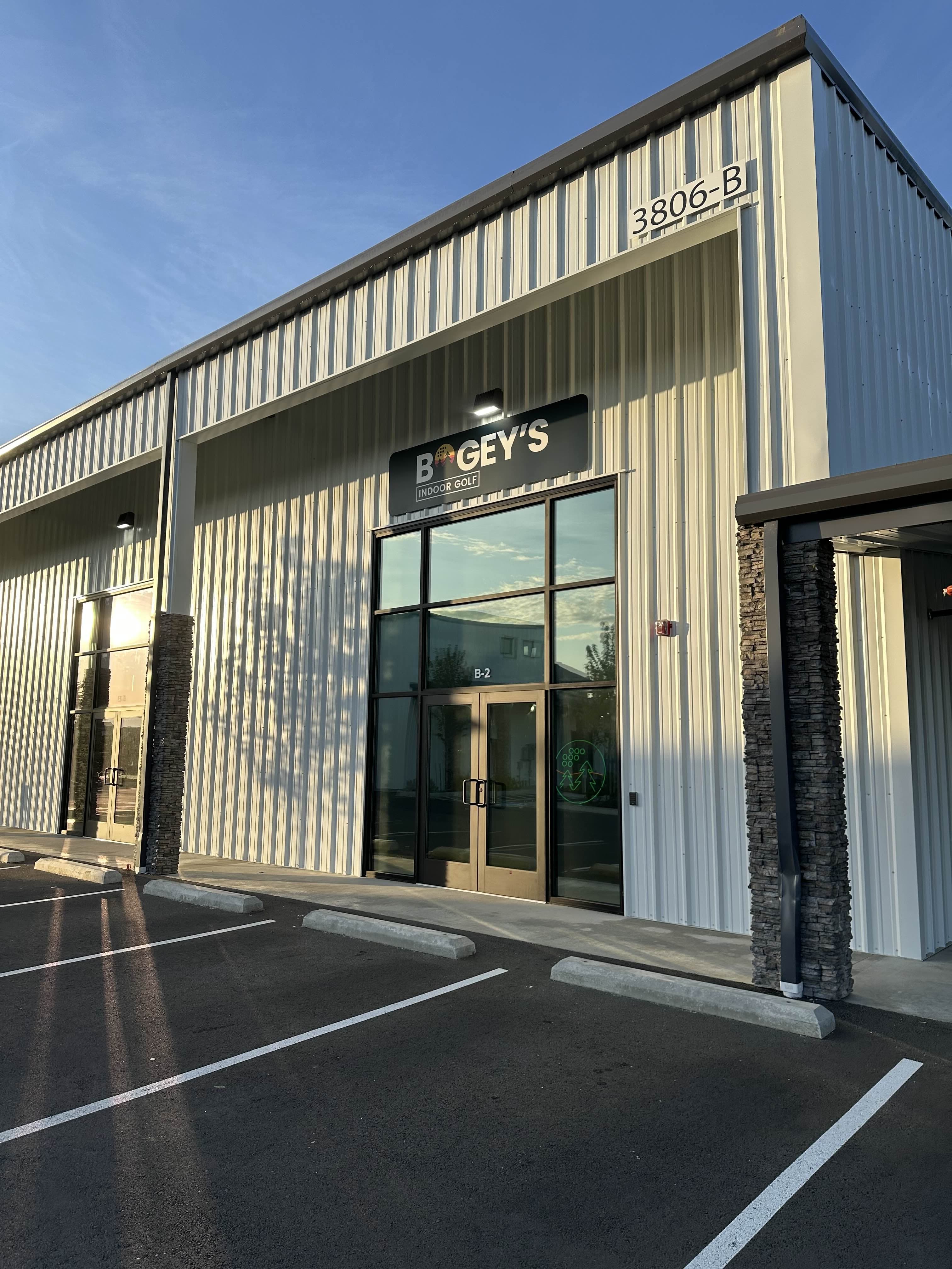 Bogey's Indoor Golf - Image 4