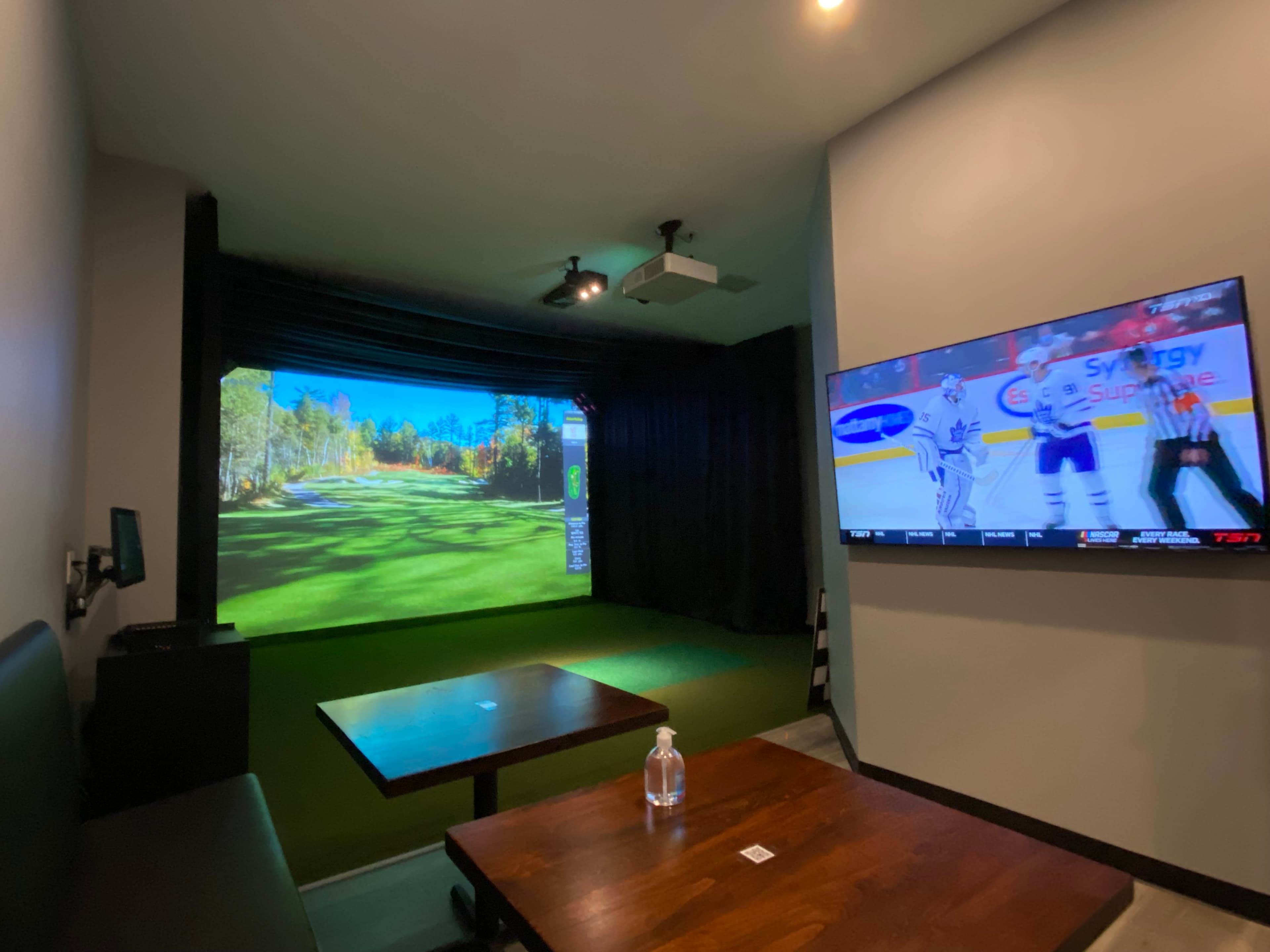 Fore! Everyone Golf - Stratford's #1 Indoor Golf Experience - Image 1