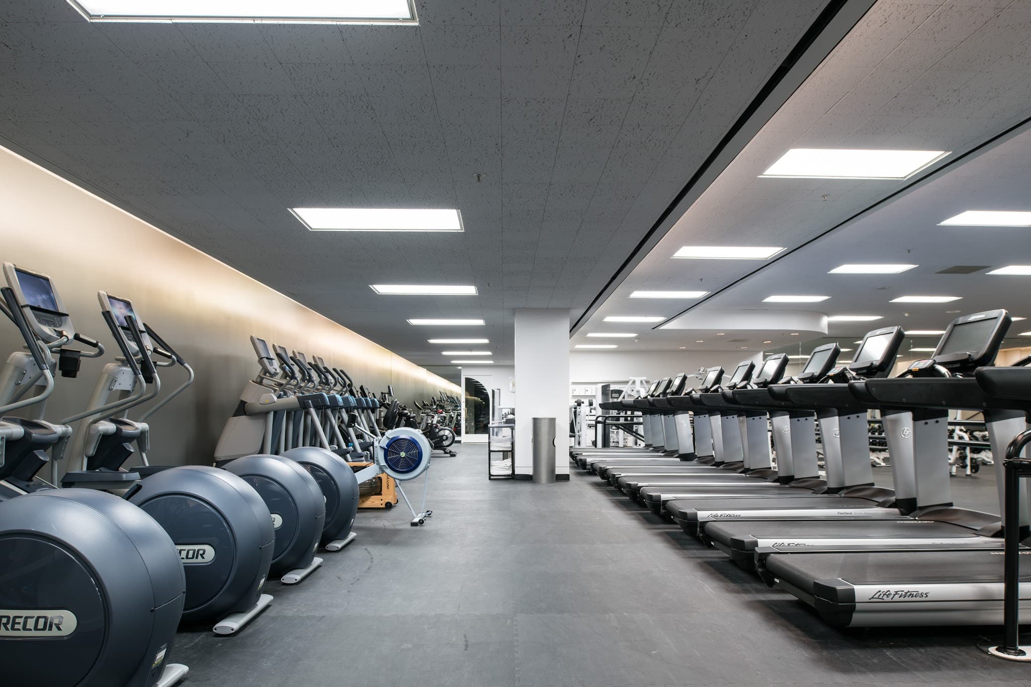 Bay Club Financial District - Image 1