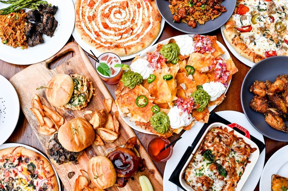 TOUR Golf & Grill - Image 3