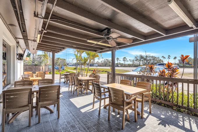 Kahuna's Bar and Grill - Image 1