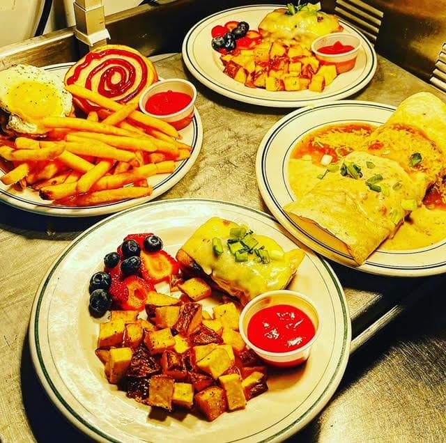 Golf Cabin Bar & Grill - Image 8