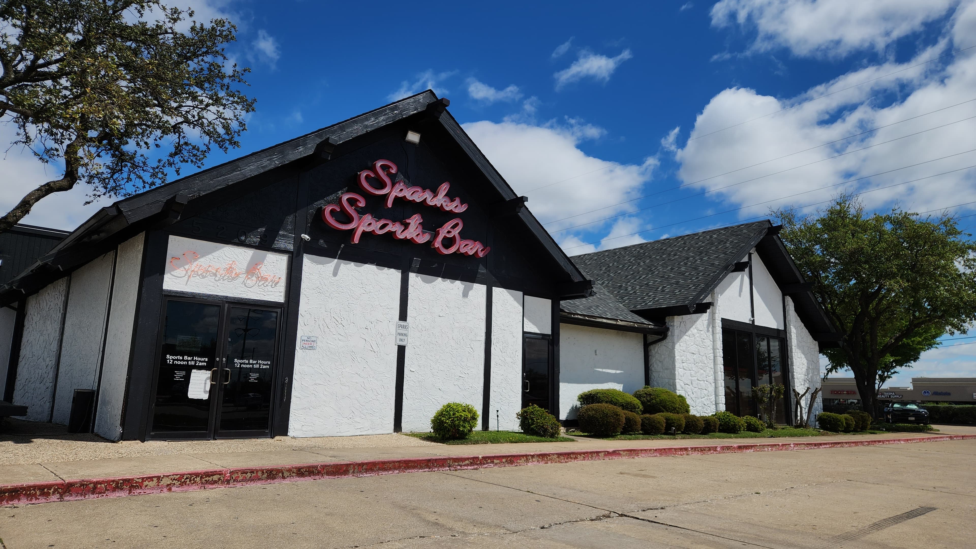 Sparks Sports Bar - Image 1