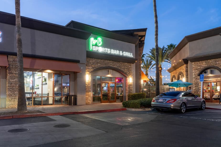 Par 3 Sports Bar & Grill - Image 3