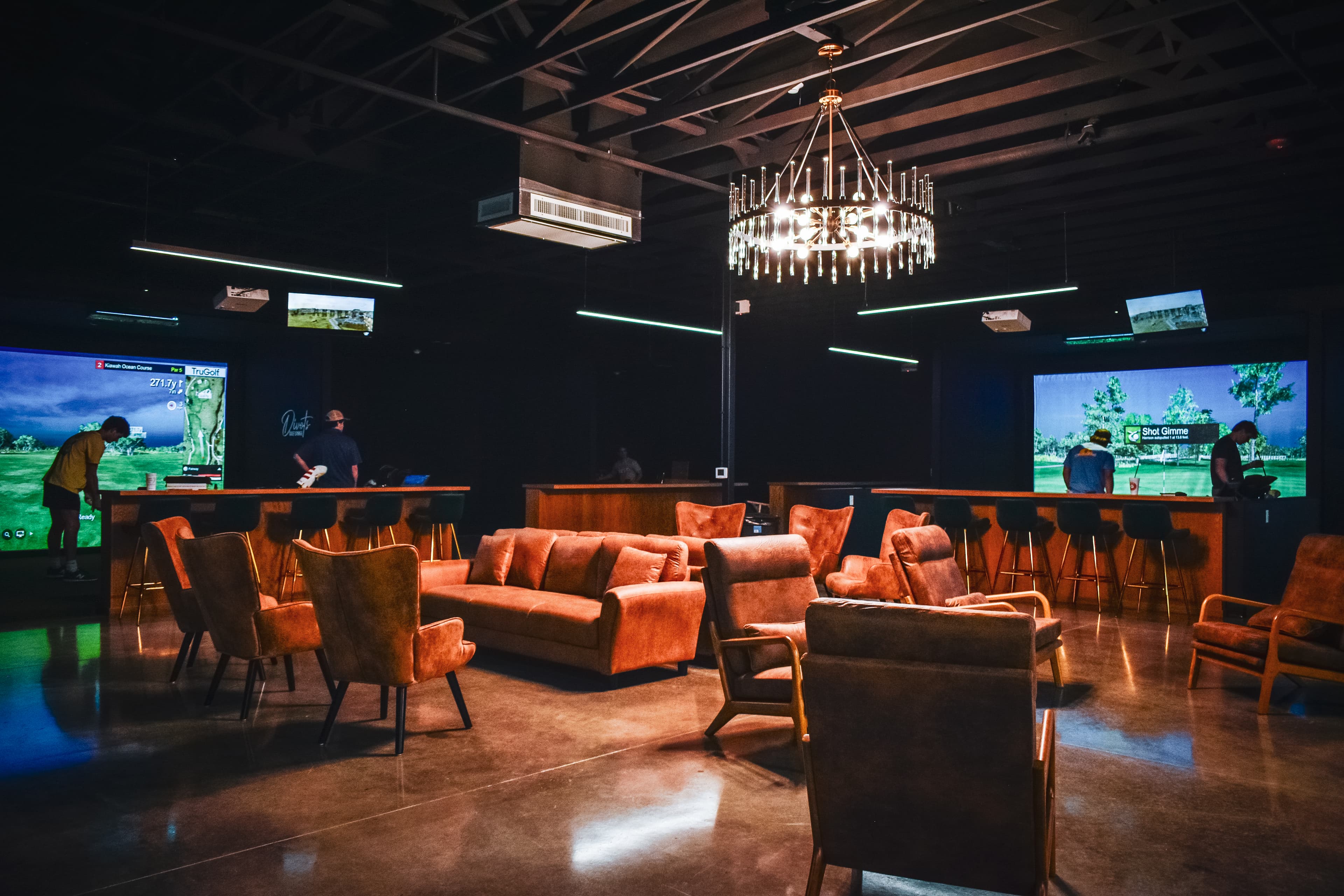 Divots Golf Lounge - Image 2