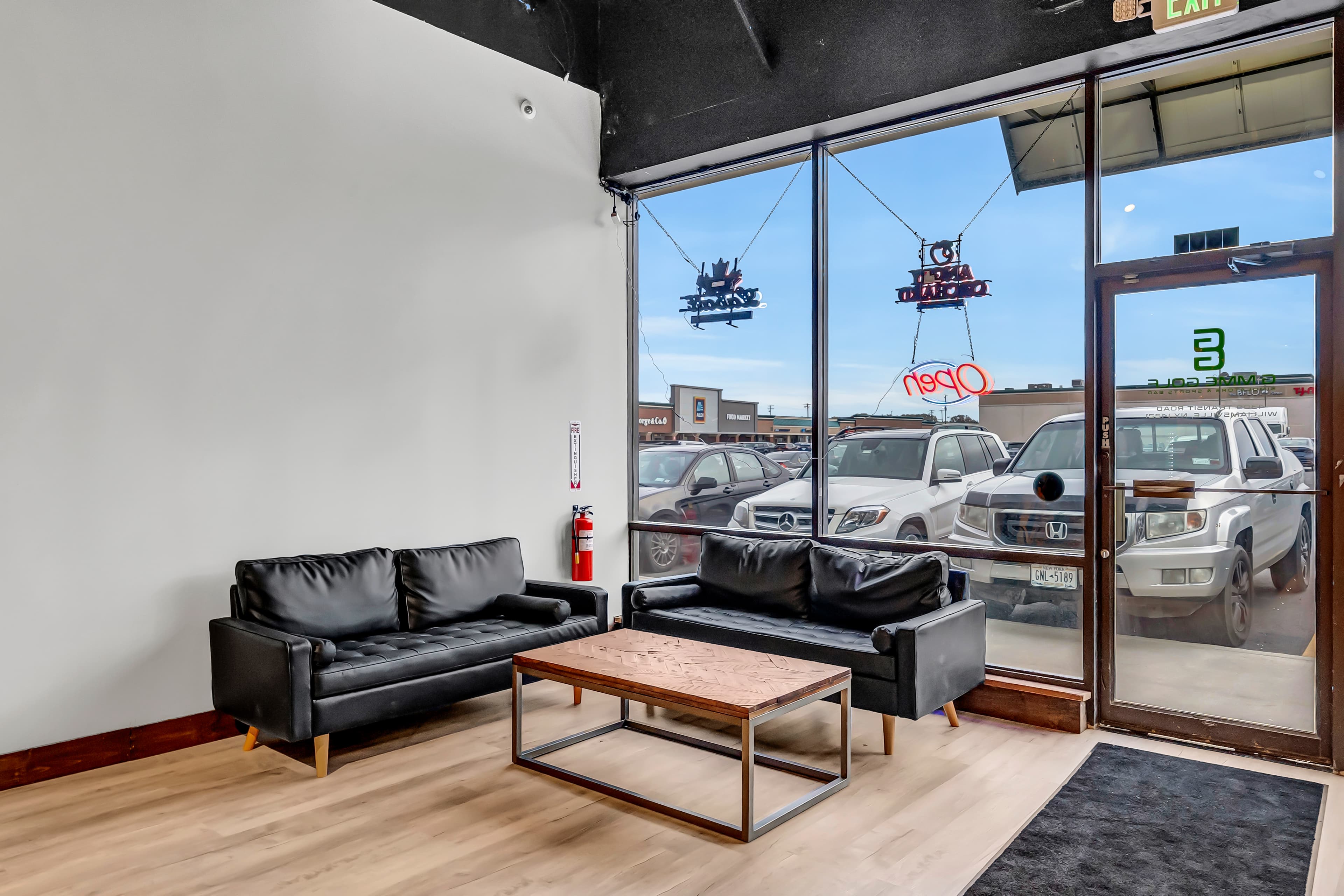 Gimme Golf | Golf Simulators & Sports Bar - Image 7