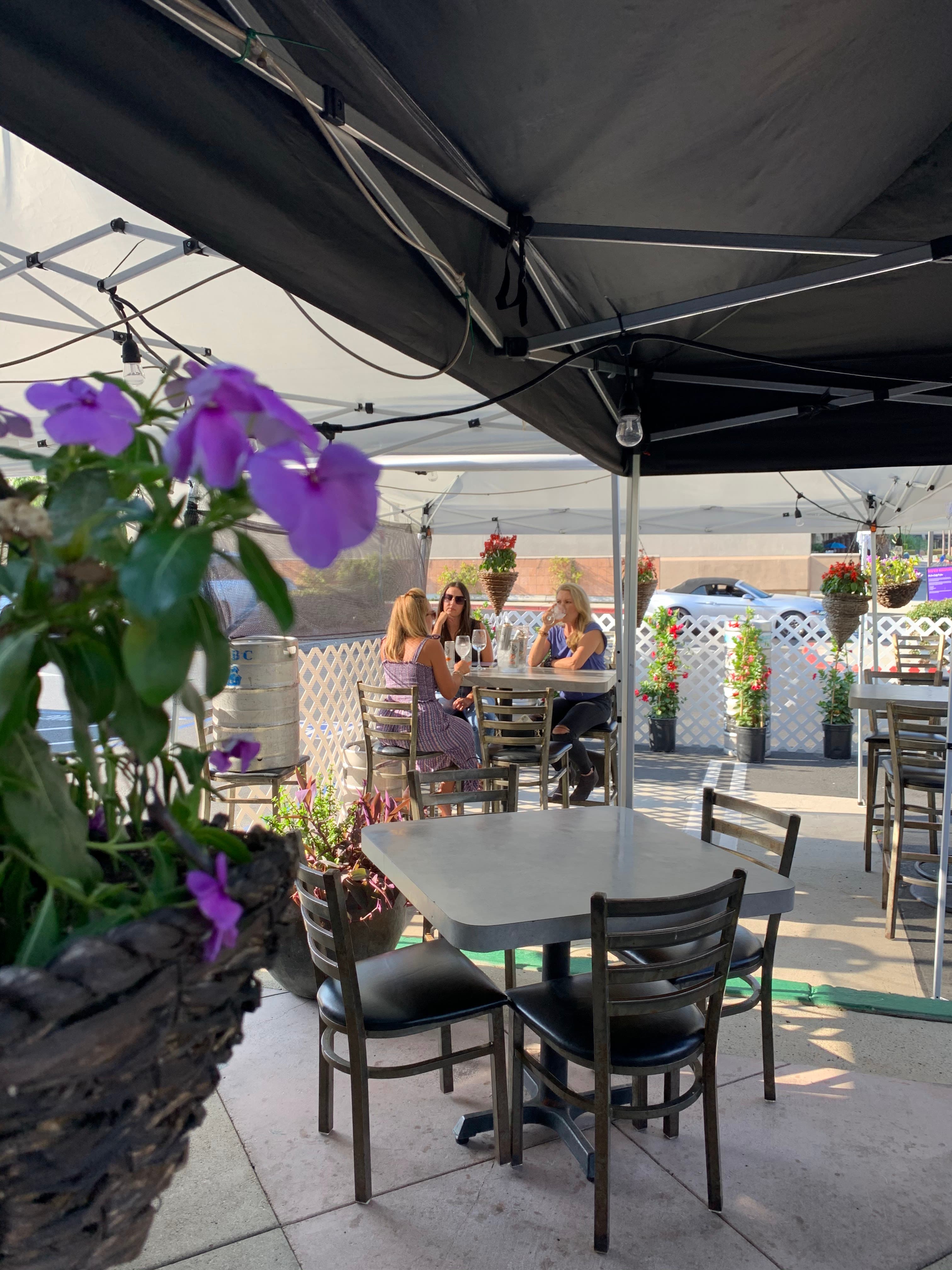 NOTORIOUS SPORTS BAR & GRILL - Image 5