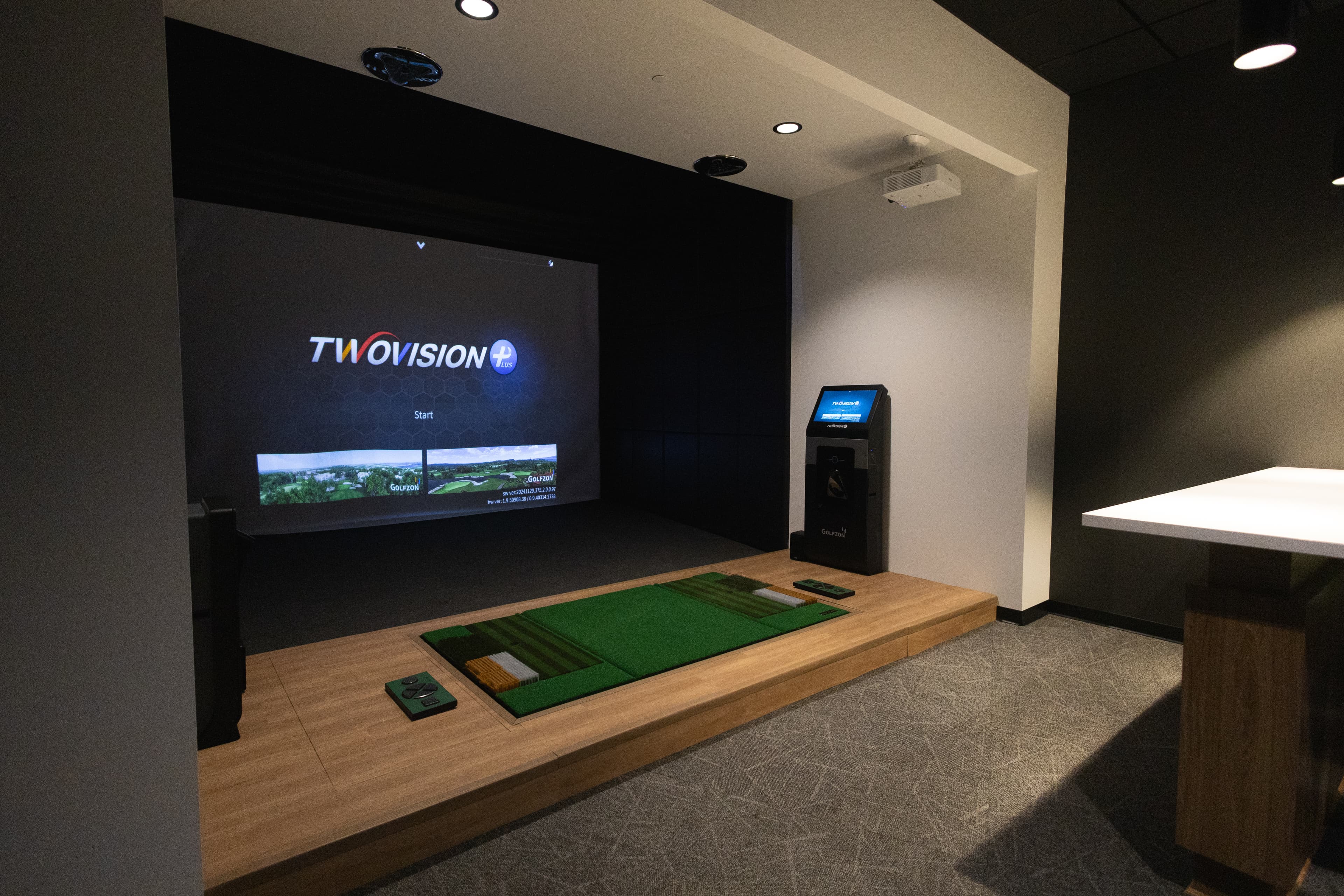 Element Indoor Golf - Burnsville - Image 4